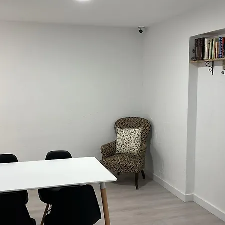 אכסניה Nv Airport *