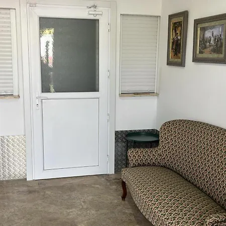 אכסניה Nv Airport