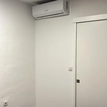 Nv Airport Hostel