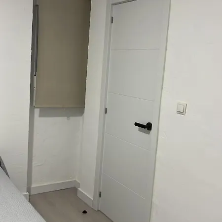 Nv Airport אכסניה *