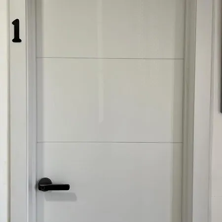 אכסניה Nv Airport *